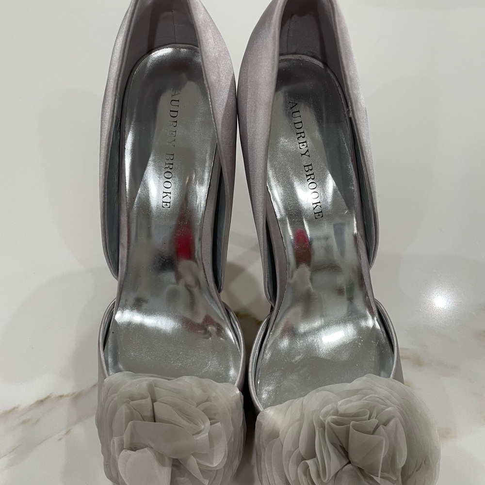 Audrey Brooke Silver Satin Peep Toe evening/wedding shoe. Size 11 5 inch heel.